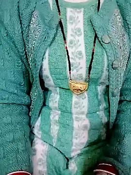 Snapshot of Slim_bhabhi chatting on 12.30.24 Slim bhabhi online show from 12.30.24