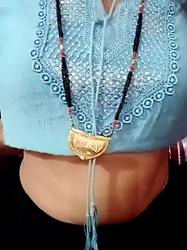 Snapshot of Slim_bhabhi chatting on 03.11.25 Slim bhabhi online show from 03.11.25