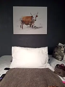 Queen-Chocolate online show from 02.24.25