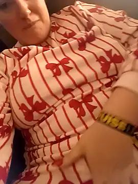 Snapshot of roxy-rose chatting on 11.29.25 roxy-rose online show from 11.29.25