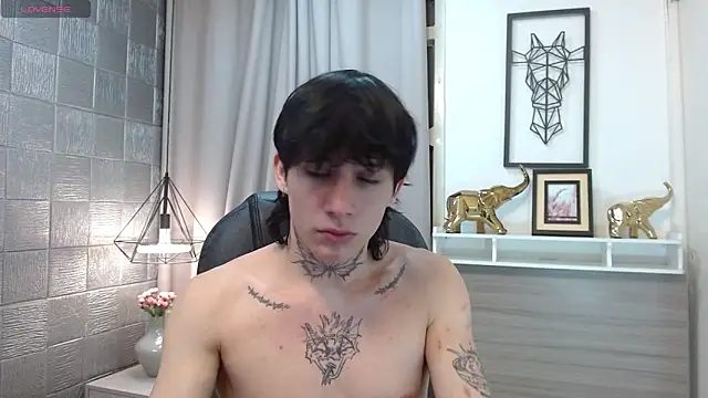 Snapshot of ianCute_ chatting on 12.19.25 ianCute online show from 12.19.25