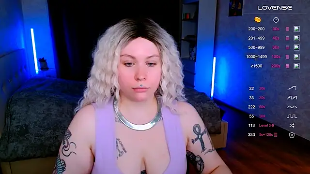 Snapshot of Blueberry-baby chatting on 11.29.25 Blueberry-baby online show from 11.29.25