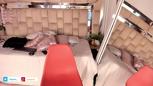 Dapnne  online show from 10.22.25