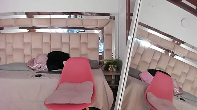 Dapnne  online show from 10.26.25