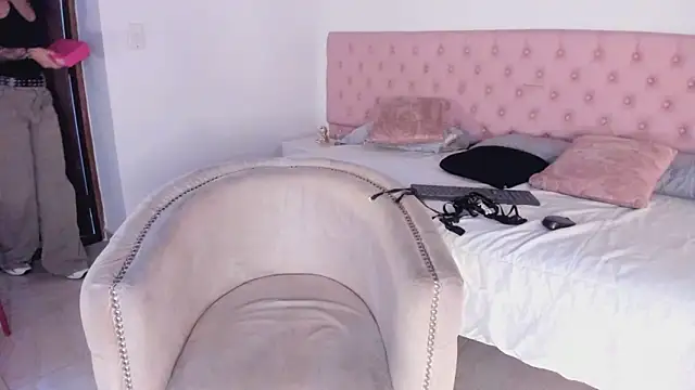 Dapnne  online show from 11.15.25