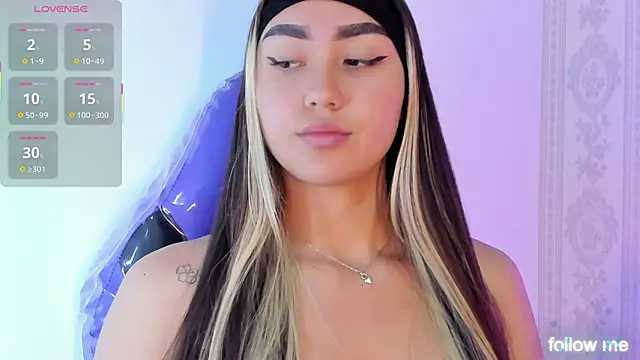 Snapshot of liaa_18 chatting on 12.20.25 liaa 18 online show from 12.20.25