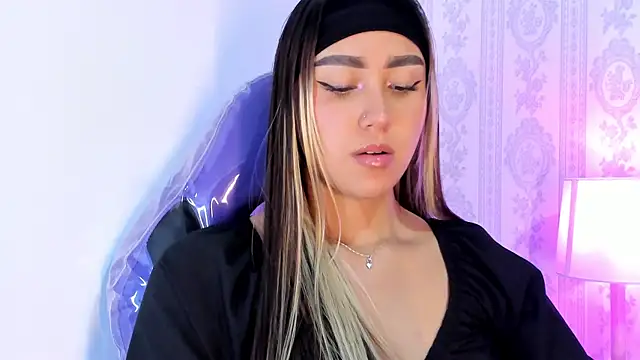 Snapshot of liaa_18 chatting on 02.28.26 liaa 18 online show from 02.28.26