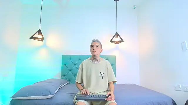 Tinny and Candy online show from 02.28.25