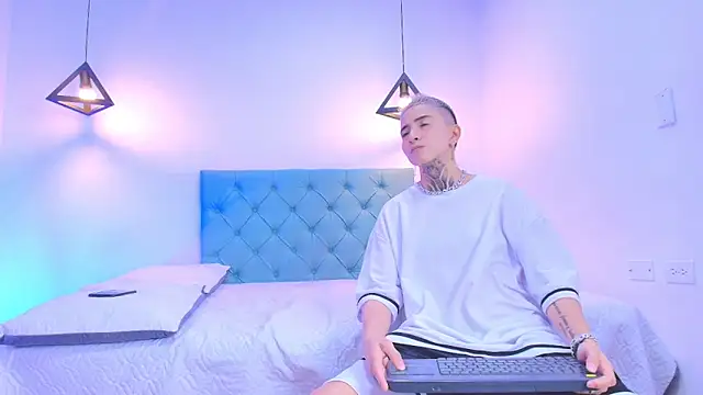 Tinny and Candy online show from 03.09.25