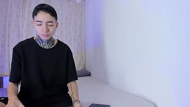 Tinny and Candy online show from 11.17.25