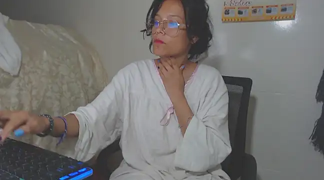 Snapshot of home_vlak chatting on 03.20.25 home vlak online show from 03.20.25