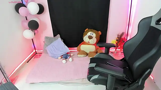 zoesullivan online show from 12.07.24