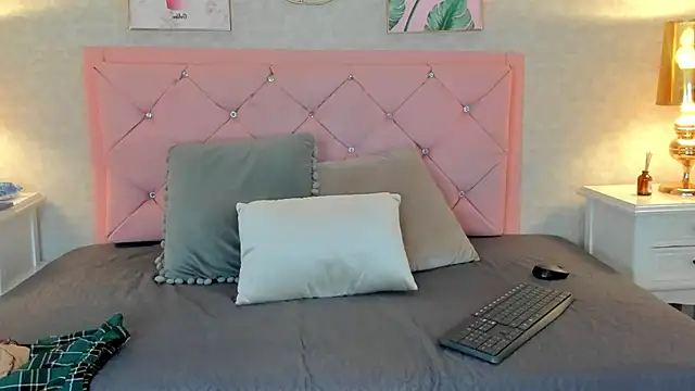 Ginger Violetta  online show from 02.01.25