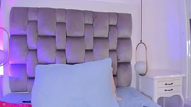 Ginger Violetta  online show from 04.09.26