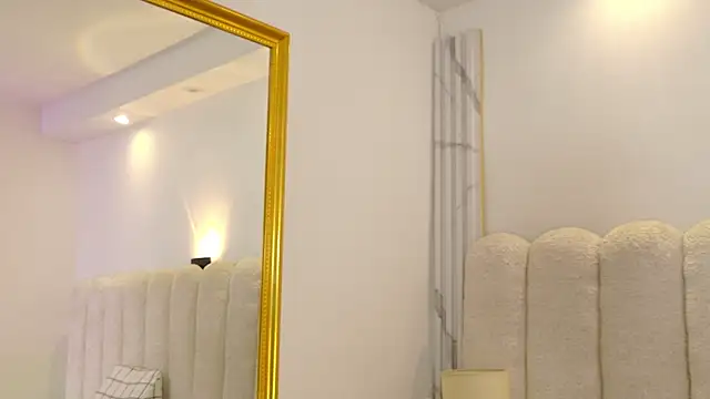 Juliabadlee online show from 11.29.25