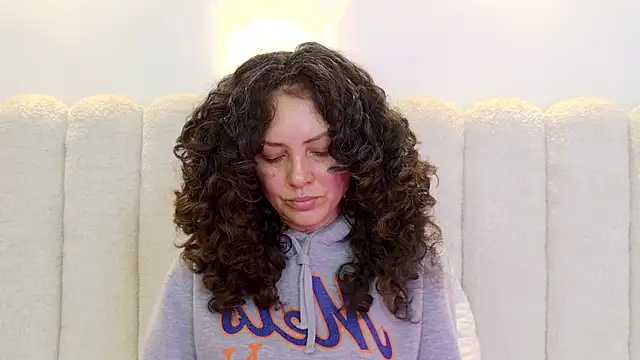 Juliabadlee online show from 04.17.26