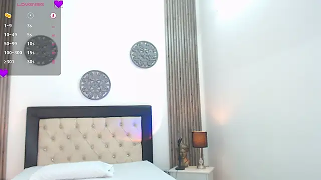 Julieta De Los Angeles online show from 12.19.24