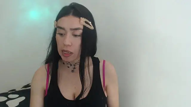 Julieta De Los Angeles online show from 04.15.26