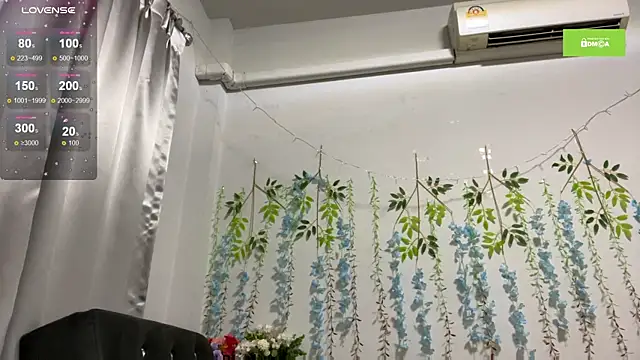 Snapshot of Isexxs chatting on 02.08.25 Isexxs online show from 02.08.25