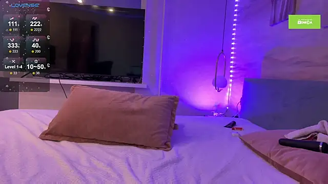 Snapshot of Isexxs chatting on 03.19.25 Isexxs online show from 03.19.25