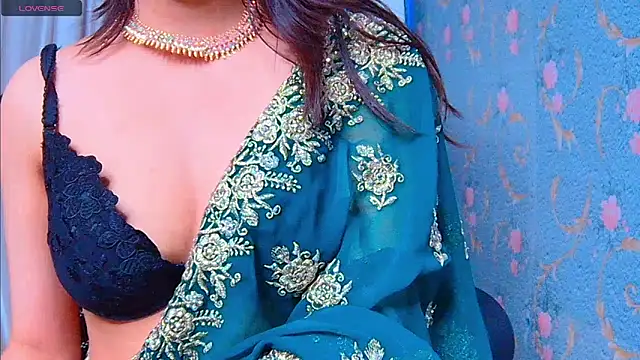 Aashika-Kaur online show from 12.17.24