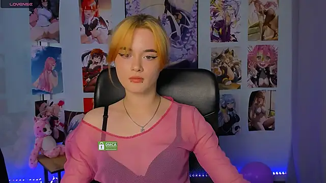 liana kisses online show from 02.05.25