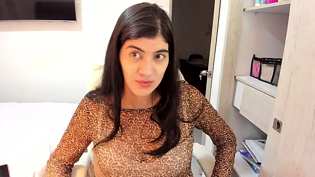 misstoya online show from 11.10.25