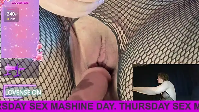 Snapshot of PernillaGirl chatting on 11.20.25 PernillaGirl online show from 11.20.25