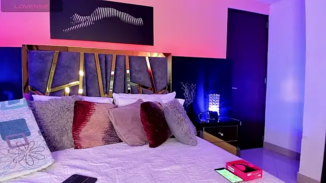 ChloeConnorr online show from 12.16.25