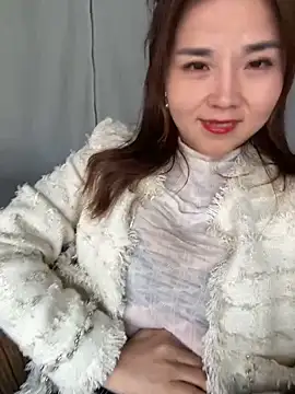 Snapshot of Efangfang chatting on 12.15.24 Efangfang online show from 12.15.24