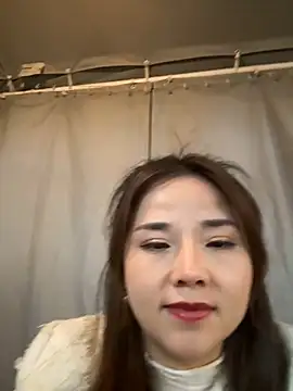 Snapshot of Efangfang chatting on 12.15.24 Efangfang online show from 12.15.24