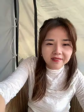 Snapshot of Efangfang chatting on 12.18.24 Efangfang online show from 12.18.24