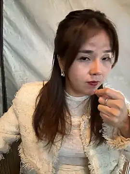 Snapshot of Efangfang chatting on 12.18.24 Efangfang online show from 12.18.24