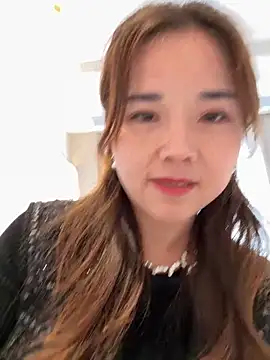 Snapshot of Efangfang chatting on 12.21.24 Efangfang online show from 12.21.24
