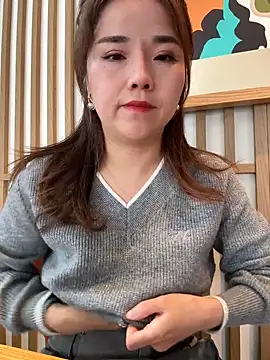 Snapshot of Efangfang chatting on 12.23.24 Efangfang online show from 12.23.24
