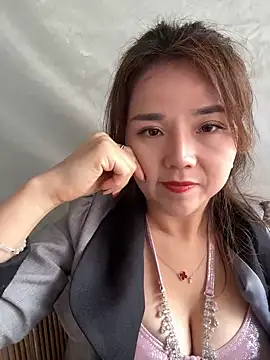Snapshot of Efangfang chatting on 12.25.24 Efangfang online show from 12.25.24