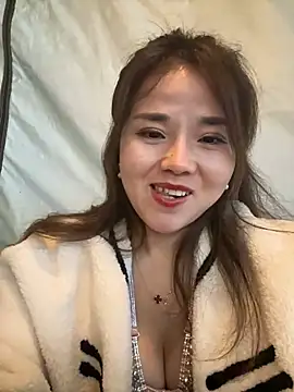 Snapshot of Efangfang chatting on 12.25.24 Efangfang online show from 12.25.24