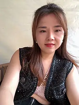 Snapshot of Efangfang chatting on 12.27.24 Efangfang online show from 12.27.24