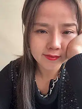 Snapshot of Efangfang chatting on 12.29.24 Efangfang online show from 12.29.24