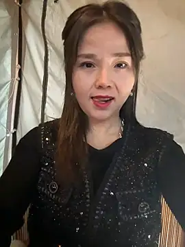Snapshot of Efangfang chatting on 12.29.24 Efangfang online show from 12.29.24