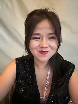 Snapshot of Efangfang chatting on 01.03.25 Efangfang online show from 01.03.25