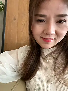 Snapshot of Efangfang chatting on 02.16.25 Efangfang online show from 02.16.25
