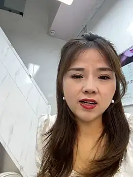 Snapshot of Efangfang chatting on 02.24.25 Efangfang online show from 02.24.25