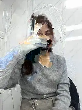 Snapshot of Efangfang chatting on 02.26.25 Efangfang online show from 02.26.25
