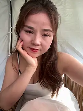 Snapshot of Efangfang chatting on 03.03.25 Efangfang online show from 03.03.25