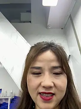 Snapshot of Efangfang chatting on 03.05.25 Efangfang online show from 03.05.25