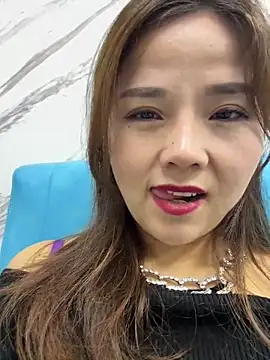 Snapshot of Efangfang chatting on 03.05.25 Efangfang online show from 03.05.25