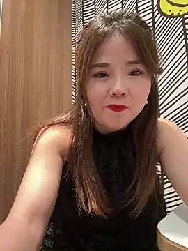 Snapshot of Efangfang chatting on 03.20.25 Efangfang online show from 03.20.25