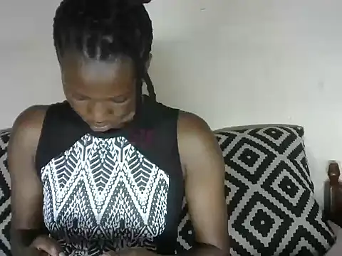 Snapshot of Pretty-emmie chatting on 01.31.25 Pretty-emmie online show from 01.31.25