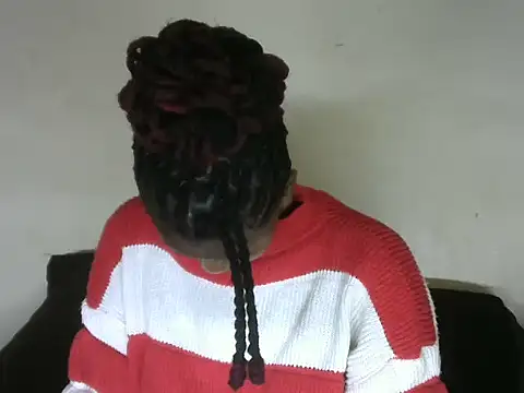 Snapshot of Pretty-emmie chatting on 02.05.25 Pretty-emmie online show from 02.05.25